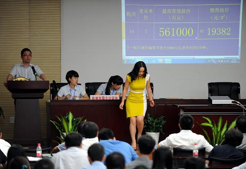 9月5日,杭州市中心浙江大學(xué)華家池校區(qū)地塊在進(jìn)行公開(kāi)拍賣(mài)。新華社記者 王定昶 攝