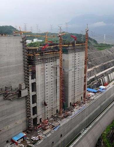 這是8月1日拍攝的三峽升船機(jī)筒體主體工程施工工地。新華社發(fā)(鄭家裕 攝)