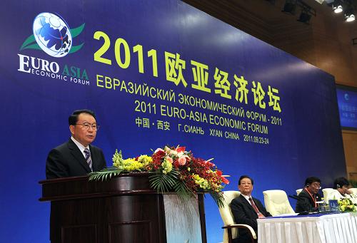 9月23日,2011歐亞經濟論壇在西安開幕,中共中央政治局常委李長春出席開幕式并發(fā)表題為“共同開創(chuàng)歐亞合作新時代”的主旨演講。新華社記者 饒愛民 攝