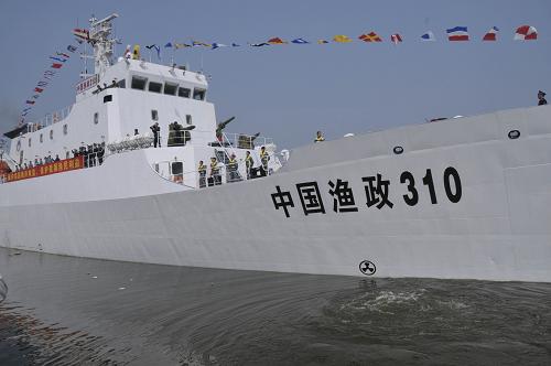 這是中國(guó)漁政310船的資料照片(2010年11月16日攝)。4月20日中午,我國(guó)目前航速最快、總體性能最先進(jìn)、特種設(shè)備最齊全的漁政公務(wù)船——中國(guó)漁政310船,抵達(dá)位于我國(guó)中沙群島的黃巖島海域。在隨后的一段時(shí)間里,該船將在黃巖島海域進(jìn)行常態(tài)化的巡航執(zhí)法管理,切實(shí)維護(hù)我國(guó)海洋權(quán)益,履行海洋生物資源養(yǎng)護(hù),保護(hù)漁民群眾生命財(cái)產(chǎn)安全。新華社記者 梁鋼華 攝