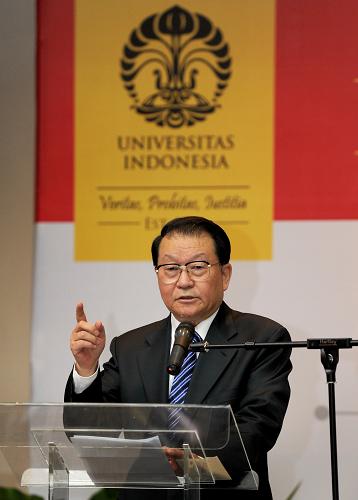 4月27日,中共中央政治局常委李長(zhǎng)春在印度尼西亞大學(xué)發(fā)表重要演講。新華社記者 馬占成 攝