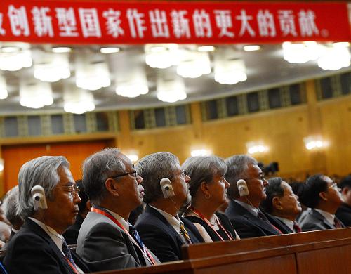 6月11日,中國科學(xué)院第十六次院士大會(huì)、中國工程院第十一次院士大會(huì)在北京人民大會(huì)堂隆重開幕。這是出席大會(huì)的部分外籍院士在開幕式上。 新華社記者 劉建生 攝