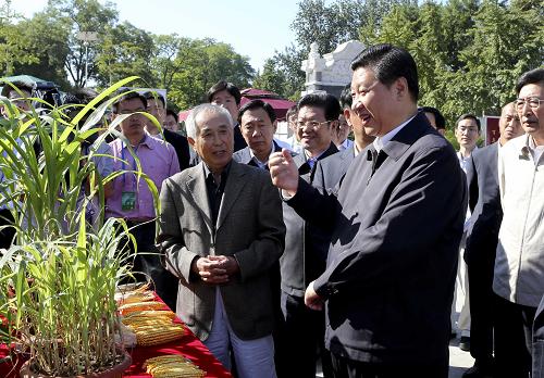 9月15日,中共中央政治局常委、中央書記處書記、國家副主席習(xí)近平來到北京中國農(nóng)業(yè)大學(xué),參加全國科普日活動。新華社記者 丁林 攝