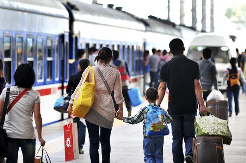9月29日,旅客在天津火車站進站乘車。新華社發(fā)(楊寶森 攝)
