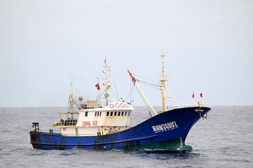 10月20日上午,浙嶺漁74097船(船籍浙江溫嶺)等中國漁船在釣魚島海域進(jìn)行正常作業(yè)。新華社記者 楊金志 攝