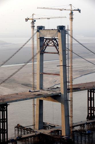 建設中的鄭州桃花峪黃河大橋。新華社記者 朱祥 攝
