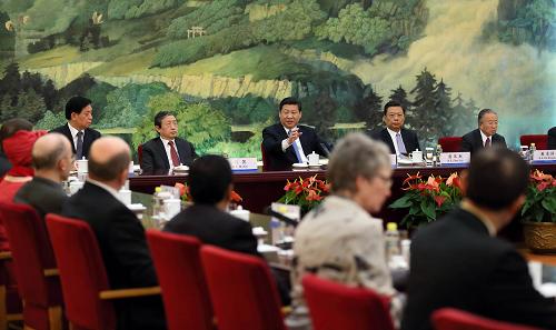 12月5日,中共中央總書記習(xí)近平在北京人民大會堂同在華工作的外國專家代表親切座談。新華社記者 蘭紅光 攝