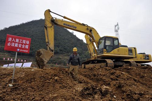 12月16日,貴陽東北繞城高速公路尖坡至小碧段開工建設(shè)。新華社記者歐東衢攝