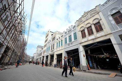 這是正在修繕中的??谑兄猩铰夫T樓(1月21日攝)。新華社記者 郭程 攝