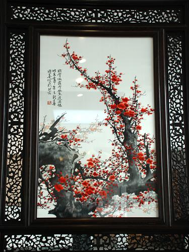中國梅花藝術(shù)中心里陳置的雙面刺繡(1月23日攝)。新華社發(fā)(李響 攝)