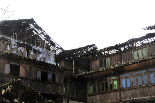 貴州省黔東南州錦屏縣偶里鄉(xiāng)寨先村民房遭冰雹襲擊受損嚴(yán)重(3月20日攝)。新華社發(fā)(楊秀廷 攝)