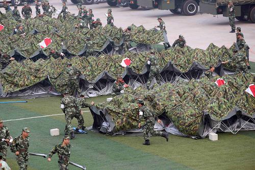 8月15日拍攝的醫(yī)療衛(wèi)生救援綜合應(yīng)急演習(xí)現(xiàn)場。新華社發(fā)(李光印 攝)