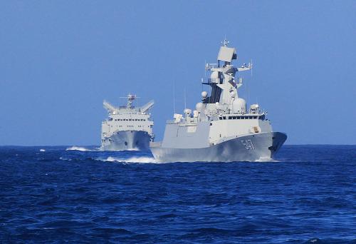 8月22日,中國海軍艦艇編隊穿越大隅海峽進入太平洋。新華社記者 查春明 攝