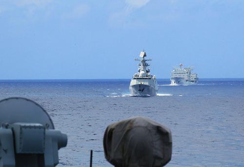 8月22日,中國海軍艦艇編隊穿越大隅海峽進入太平洋。新華社記者 查春明 攝