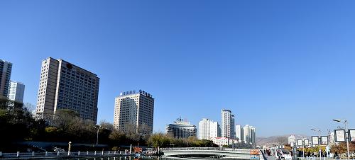 這是11月6日拍攝的西寧市中心廣場(chǎng)全景。新華社記者 吳剛 攝