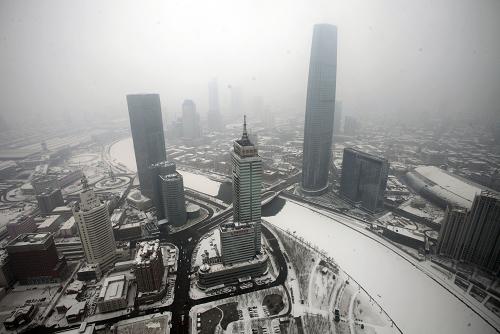 2月7日拍攝的天津雪景。從2月6日下午開(kāi)始,天津市出現(xiàn)明顯降雪。這是馬年天津首場(chǎng)降雪,也是今冬第二次明顯降雪天氣。新華社發(fā)(劉東岳 攝)