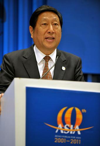 4月15日,國家發(fā)展和改革委員會主任張平正在發(fā)言。 4月15日,博鰲亞洲論壇2011年年會“政策解讀:十二五規(guī)劃”分論壇舉行,國家發(fā)展和改革委員會主任張平就未來5年,中國將進行哪些重大改革舉措等問題進行解析。 新華社記者 郭程 攝