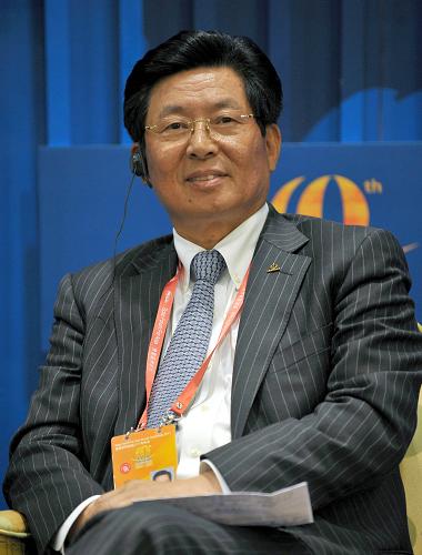 4月15日,中遠集團總裁魏家福在論壇上。 4月15日,博鰲亞洲論壇2011年年會“政策解讀:十二五規(guī)劃”分論壇舉行,國家發(fā)展和改革委員會主任張平就未來5年,中國將進行哪些重大改革舉措等問題進行解析。 新華社記者 郭程 攝