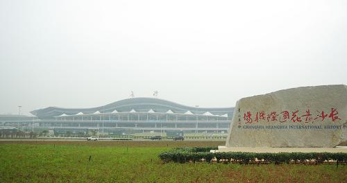 這是長沙黃花國際機場T2航站樓外景(7月14日攝)。新華社發(fā)(白禹 攝)