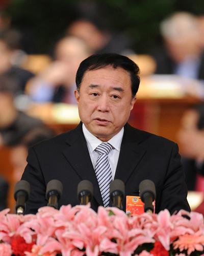 這是于寧委員代表全國政協(xié)社會和法制委員會作《關(guān)于提高我國刑事案件律師參與率的幾點(diǎn)建議》的發(fā)言。新華社記者 謝環(huán)馳 攝