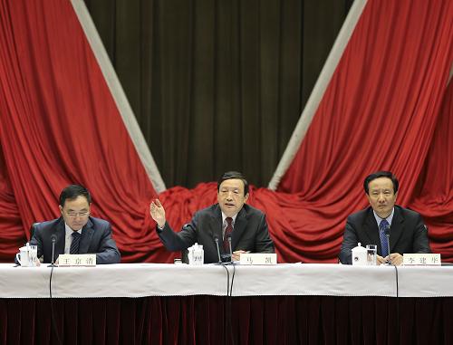 3月2日,國(guó)家行政學(xué)院2013年春季開學(xué)典禮暨省部級(jí)領(lǐng)導(dǎo)干部生態(tài)文明建設(shè)專題研討班開班式在北京舉行,國(guó)務(wù)委員兼國(guó)務(wù)院秘書長(zhǎng)、國(guó)家行政學(xué)院院長(zhǎng)馬凱出席并講話。 新華社記者 丁林 攝