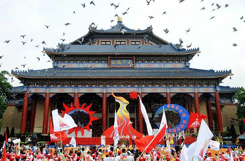 這是2009年3月22日,廣州亞運會倒計時600天群眾文化活動暨“亞運廣州行”啟動儀式在中山紀念堂主會場舉行。新華社記者 劉大偉 攝