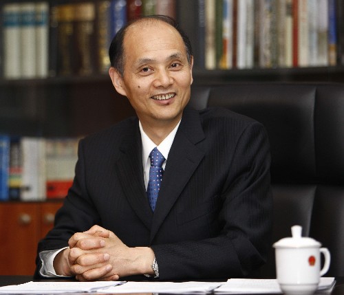 3月20日,中國(guó)駐希臘大使羅林泉在雅典接受新華社記者專(zhuān)訪。3月24日北京奧運(yùn)會(huì)圣火采集完畢、火炬接力正式開(kāi)始后,羅林泉將出任第五棒火炬手,成為第一個(gè)參與奧運(yùn)火炬?zhèn)鬟f的中國(guó)大使。新華社記者 李岳 攝