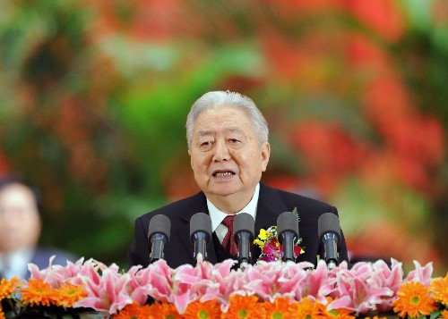 這是閔恩澤院士代表全體獲獎人員發(fā)言。 新華社記者 李濤 攝