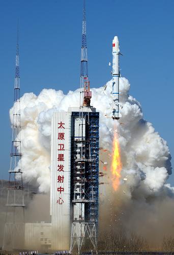 10月29日,搭載遙感衛(wèi)星十八號的運載火箭在太原衛(wèi)星發(fā)射中心點火發(fā)射。 新華社記者 燕雁 攝