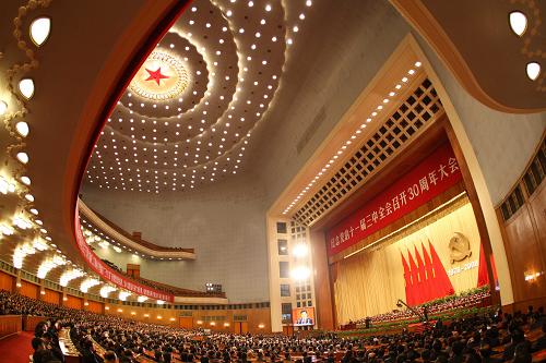 12月18日,紀念黨的十一屆三中全會召開30周年大會在北京隆重舉行。胡錦濤總書記在會上發(fā)表重要講話,強調要在中國特色社會主義道路上,繼續(xù)把改革開放偉大事業(yè)推向前進。1978年12月18日召開的黨的十一屆三中全會,開啟了我國改革開放歷史新時期。30年來,黨和國家各項事業(yè)取得了舉世矚目的新的偉大成就,中國人民大踏步趕上了時代潮流,穩(wěn)步走上了奔向富裕安康的廣闊道路。 新華社發(fā)