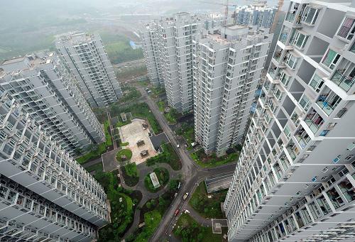 這是功能漸全的重慶“民心佳園”保障房小區(qū)一角(2011年7月14日攝)。新華社記者 周衡義 攝
