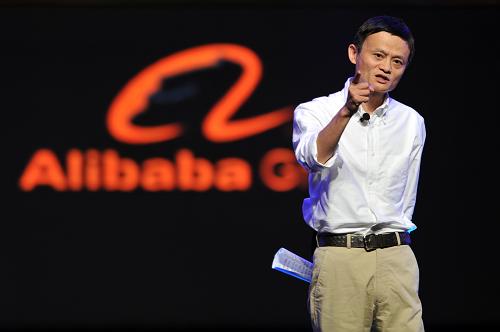 阿里巴巴集團董事局主席馬云在第九屆全球網(wǎng)商大會上發(fā)表閉幕演講(9月9日攝),阿里巴巴集團已成為全世界第一大電子商務(wù)集團。當日,阿里巴巴集團在杭州舉辦的媒體通氣會上宣布,截至11月30日晚間,淘寶、天貓兩大網(wǎng)購平臺今年總交易額突破1萬億元。阿里巴巴集團稱,比照2011年社會消費品零售總額的省區(qū)排名,淘寶加上天貓能排在第五位,僅次于廣東、山東、江蘇和浙江。新華社記者 黃宗治 攝