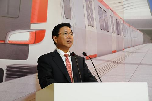 8月13日,中國南車股份有限公司總裁鄭昌泓在土耳其首都安卡拉舉行的中國南車股份有限公司與土耳其鐵路、港口和機(jī)場建設(shè)總理事會簽約儀式上講話。新華社記者鄭金發(fā)攝