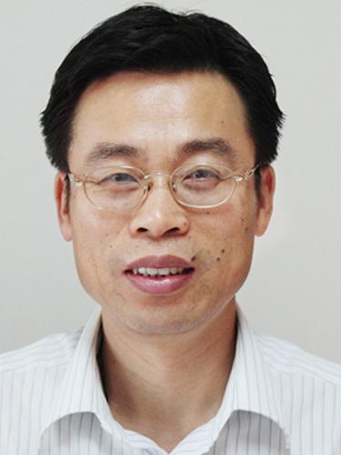 這是第十二屆長江韜奮獎(jiǎng)韜奮系列獲獎(jiǎng)?wù)哒憬請(qǐng)?bào)報(bào)業(yè)集團(tuán)朱仁華。新華社發(fā)