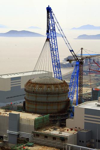 1月29日,在浙江臺(tái)州三門(mén)縣在建核電站,1號(hào)機(jī)組完成安全殼封頂。新華社發(fā)