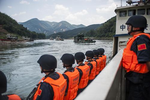 5月20日,聯(lián)合巡邏執(zhí)法船隊駛回云南關累碼頭。新華社記者張可任攝