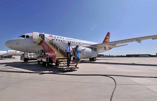 這是海南航空一架公務(wù)機(9月4日攝)。新華社記者 李文 攝
