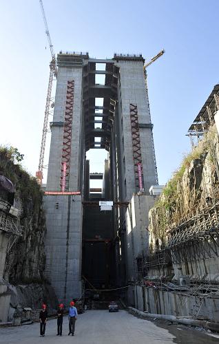 10月17日拍攝的三峽升船機(jī)雄姿。 新華社發(fā)(鄭家裕 攝)