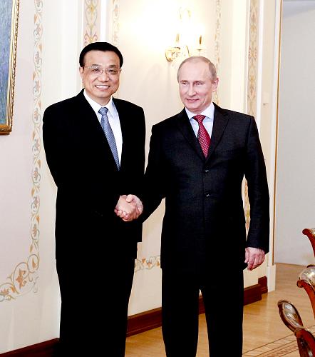 2012年4月27日,李克強與俄羅斯當選總統(tǒng)普京舉行會談。新華社發(fā)