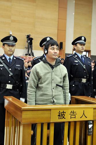 12月26日,被告人糯康在法庭上。當日,云南省高級人民法院對湄公河中國船員遇害案進行二審宣判,即對糯康等6名上訴人(原審被告人)故意殺人、運輸毒品、綁架、劫持船只案的上訴作出裁定:駁回上訴,維持對糯康、???#183;乍薩、依萊、扎西卡的死刑判決,維持并核準對扎波死刑、緩期二年執(zhí)行的判決,維持對扎拖波有期徒刑八年的判決。新華社發(fā)(劉學斌攝)