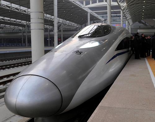 這是12月26日拍攝的石家莊至北京西方向的G802次列車。新華社發(fā)(王曉 攝)