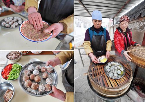 左上:12月27日,蘇蘭花在捏制酥肉。左下:12月27日,蘭花正在碎米中搖肉丸子,經(jīng)過不停的滾搖,米粒會(huì)黏在肉丸上,口感更好。右圖:12月27日,蘇蘭花把肉丸子和酥肉放入蒸籠里蒸制。新華社記者 彭昭之?dāng)z