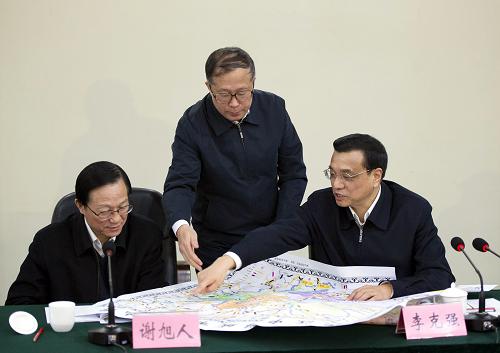 12月28日,中共中央政治局常委、國務(wù)院副總理李克強(qiáng)在江西省九江市主持召開長(zhǎng)江沿線部分省份及城市負(fù)責(zé)人參加的區(qū)域發(fā)展與改革座談會(huì)。新華社記者 黃敬文 攝