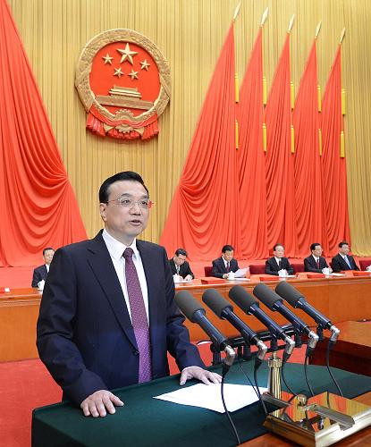 1月18日,中共中央、國(guó)務(wù)院在北京人民大會(huì)堂隆重舉行國(guó)家科學(xué)技術(shù)獎(jiǎng)勵(lì)大會(huì)。胡錦濤、習(xí)近平、溫家寶、李克強(qiáng)、劉云山出席大會(huì)并為獲獎(jiǎng)代表頒獎(jiǎng)。這是中共中央政治局常委、國(guó)務(wù)院副總理李克強(qiáng)在會(huì)上宣讀《國(guó)務(wù)院關(guān)于2012年度國(guó)家科學(xué)技術(shù)獎(jiǎng)勵(lì)的決定》。新華社記者 劉建生攝