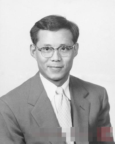 鄭哲敏1955年離開美國(guó)繞道歐洲回國(guó)前拍攝的照片。新華社發(fā)