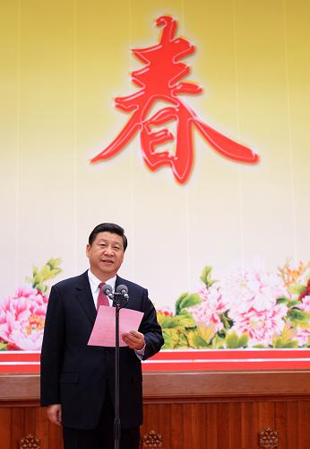 2月8日,中共中央、國務(wù)院在北京人民大會堂舉行2013年春節(jié)團拜會。中共中央總書記、中共中央軍委主席習(xí)近平主持團拜會。 新華社記者 馬占成 攝