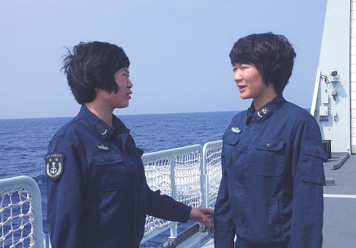 這是3月20日拍攝的蘭州艦上的女兵。新華社記者 白瑞雪 攝