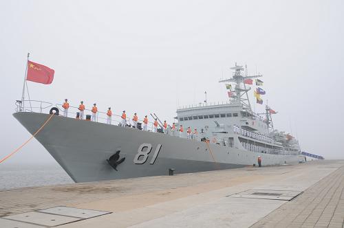 8月1日,中國(guó)人民解放軍海軍鄭和號(hào)訓(xùn)練艦從旅順軍港起航,前往韓國(guó)、馬來(lái)西亞進(jìn)行友好訪問(wèn)。鄭和艦將分別于8月4日至7日、16日至19日,對(duì)韓國(guó)鎮(zhèn)海港和馬來(lái)西亞哥打基納巴盧港進(jìn)行友好訪問(wèn),同時(shí)還將結(jié)合返航前往我國(guó)南沙海域巡邏島礁,總航程7191.7海里,歷時(shí)40天。新華社記者 趙薇 攝