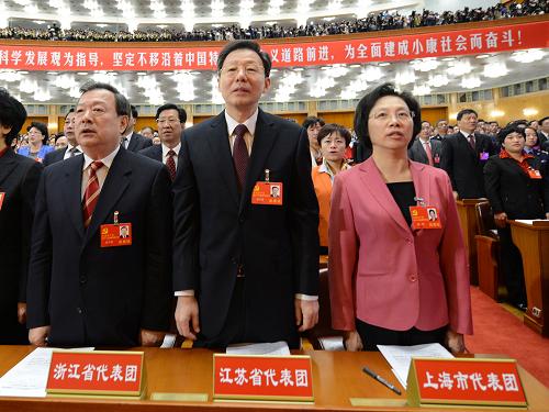 38個(gè)代表團(tuán)出席黨的十八大 11月8日,中國(guó)共產(chǎn)黨第十八次全國(guó)代表大會(huì)在北京人民大會(huì)堂隆重開(kāi)幕。 這是上海市代表團(tuán)、江蘇省代表團(tuán)、浙江省代表團(tuán)在大會(huì)上。 新華社記者 馬占成 攝