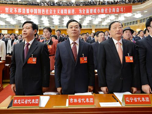38個(gè)代表團(tuán)出席黨的十八大 11月8日,中國(guó)共產(chǎn)黨第十八次全國(guó)代表大會(huì)在北京人民大會(huì)堂隆重開(kāi)幕。 這是遼寧省代表團(tuán)、吉林省代表團(tuán)、黑龍江省代表團(tuán)在大會(huì)上。 新華社記者 馬占成 攝
